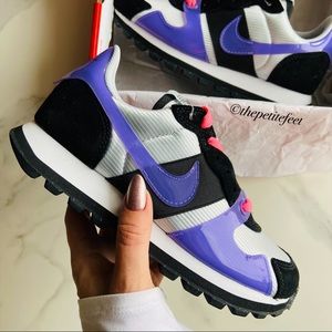 NWT Nike V-LOVE O.X.